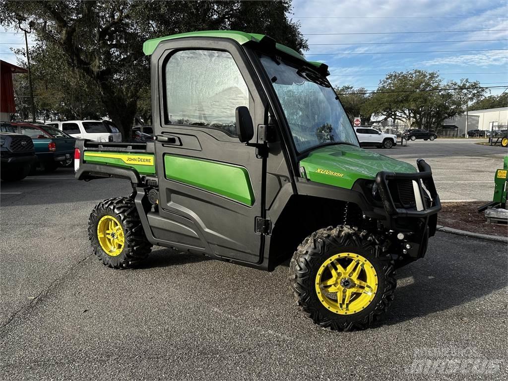 John Deere 835R Masini utilitare