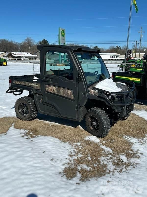 John Deere 835R Masini utilitare