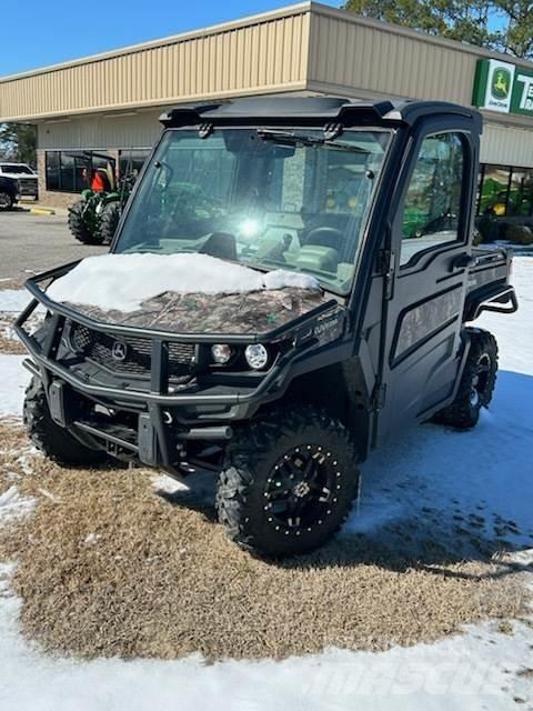 John Deere 835R Masini utilitare