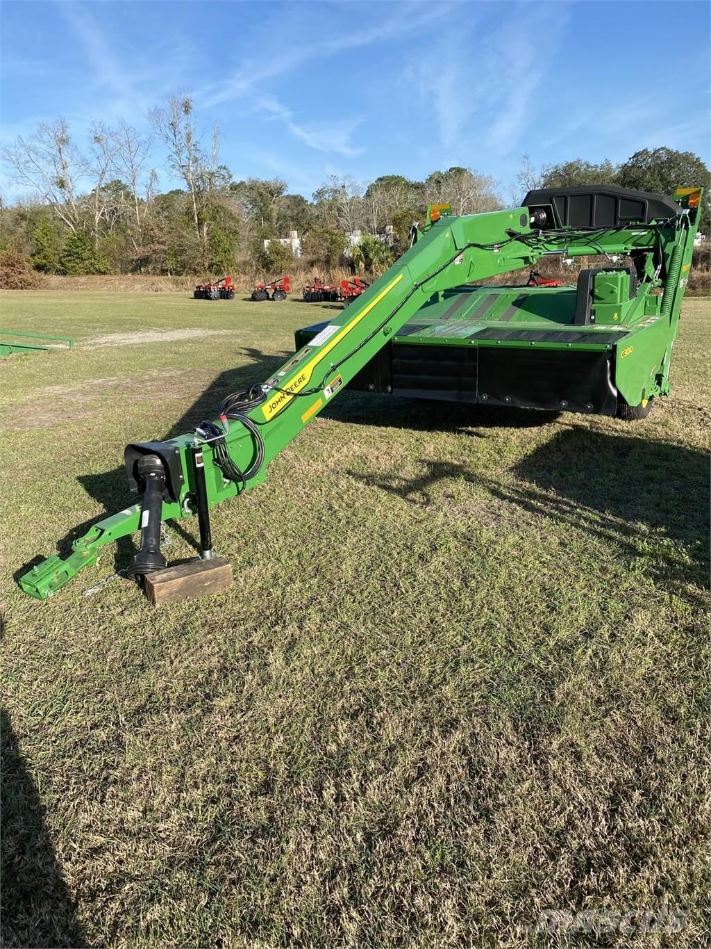 John Deere C300 Cositoare de iarba cu umidificator