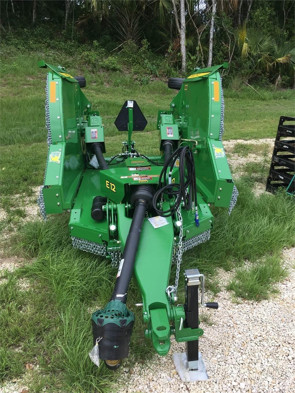 John Deere FC12E Debalotare, taiere, impachetare