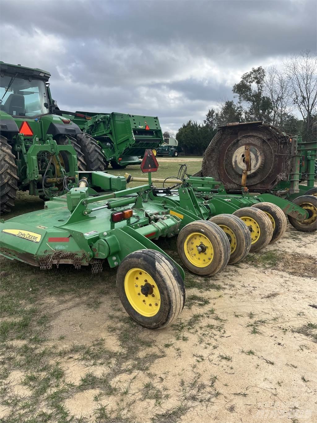 John Deere R15 Debalotare, taiere, impachetare