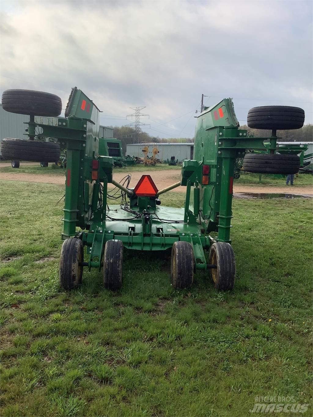 John Deere R20 Debalotare, taiere, impachetare