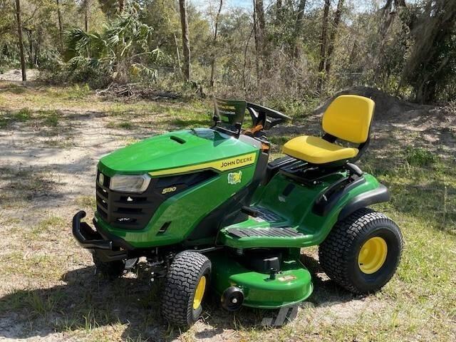John Deere S130 Riding mowers