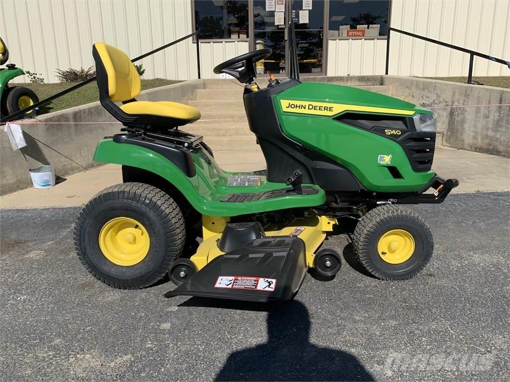 John Deere S140 Riding mowers