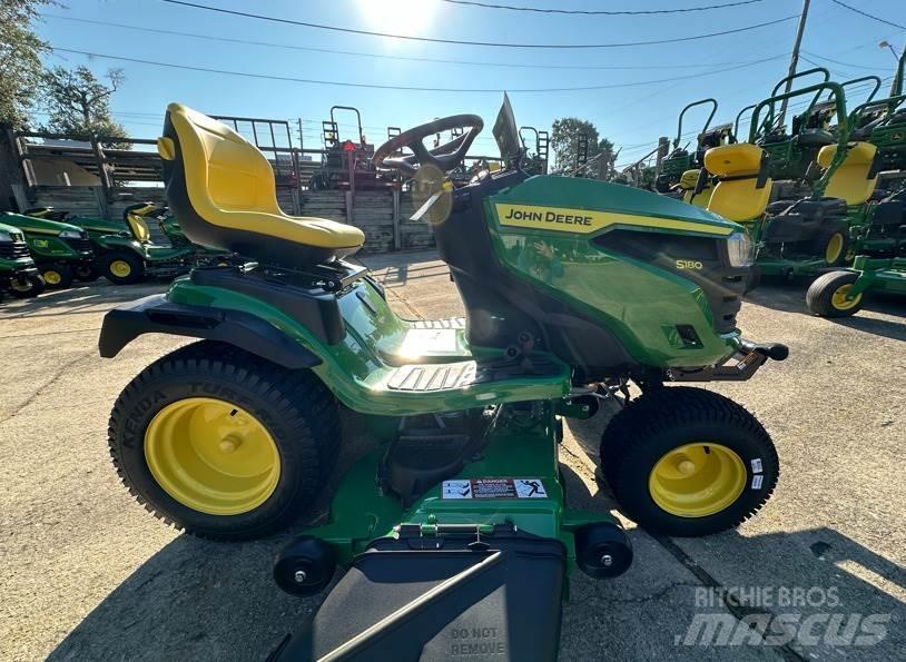 John Deere S180 Tractoare compacte