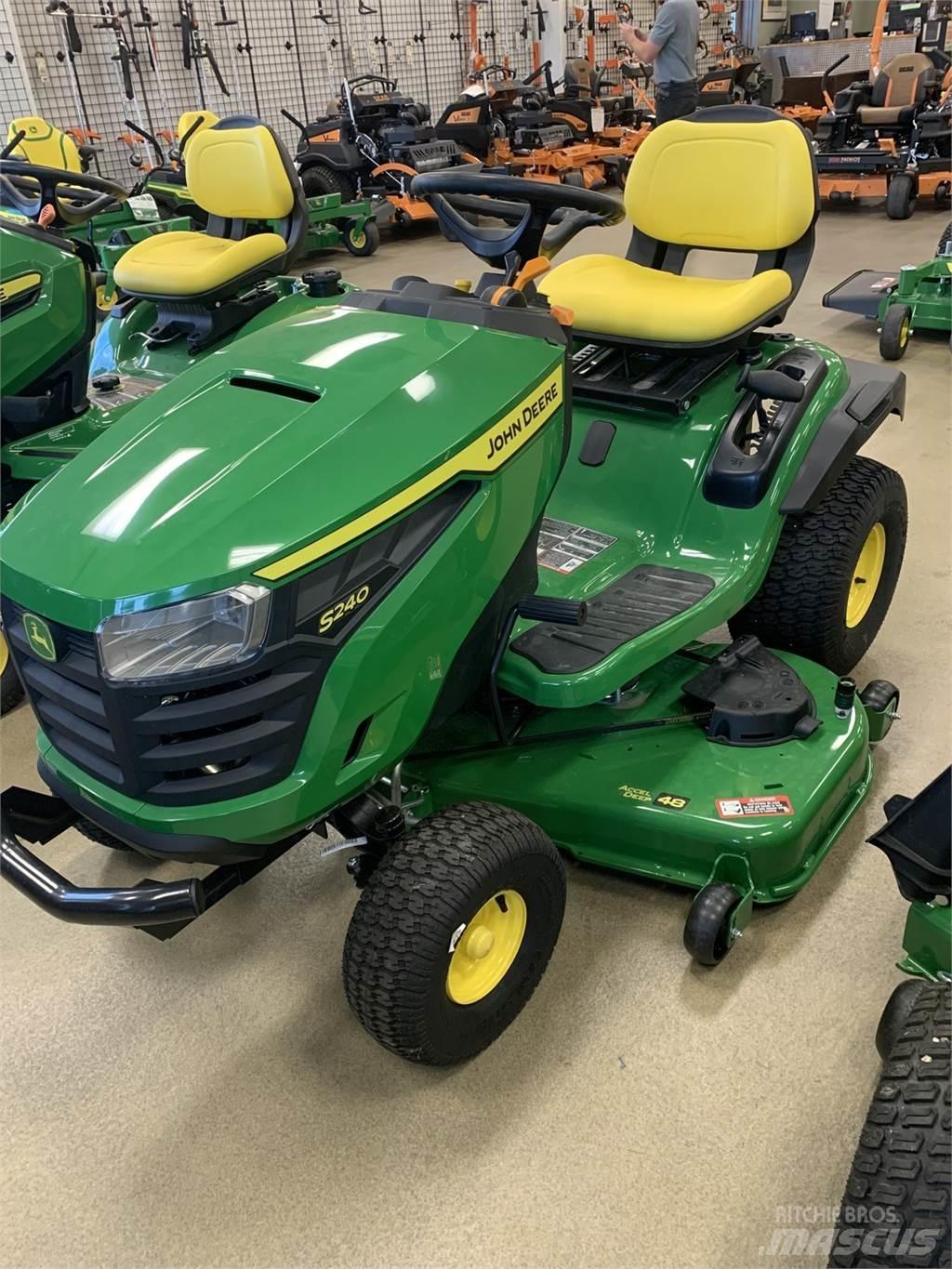 John Deere S240 Tractoare compacte