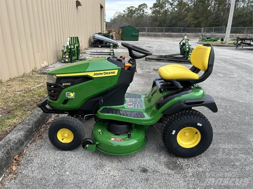 John Deere S240 Tractoare compacte