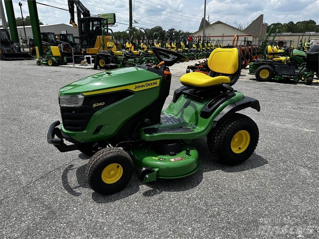 John Deere S240 Tractoare compacte