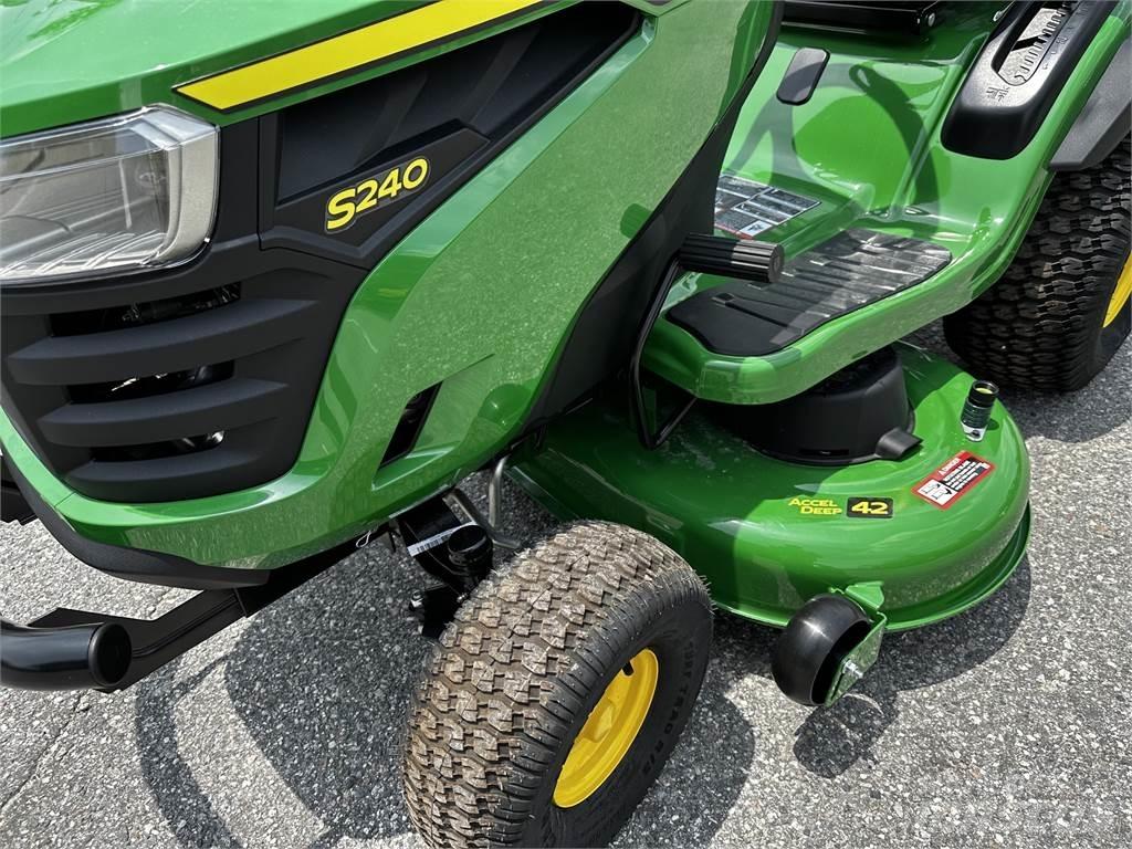 John Deere S240 Tractoare compacte
