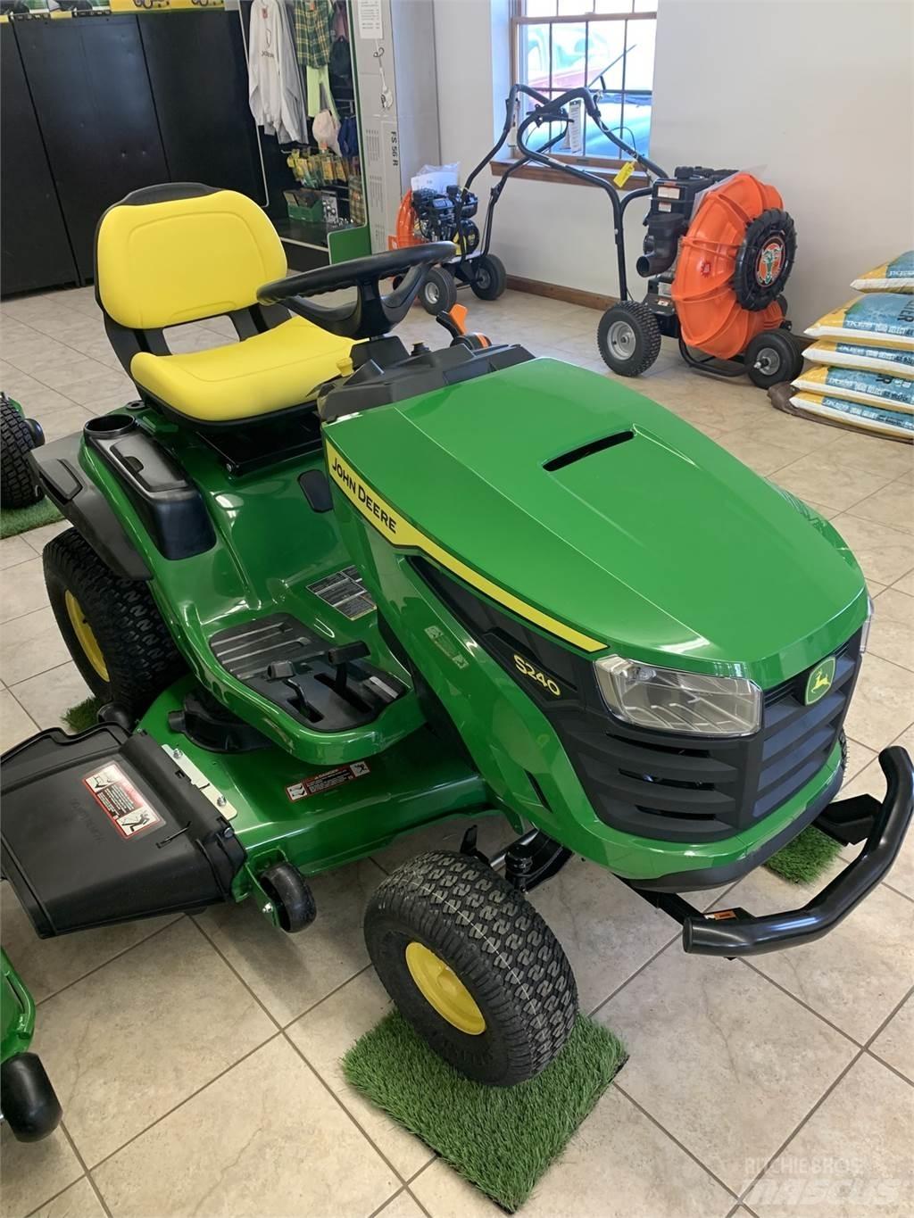 John Deere S240 Tractoare compacte