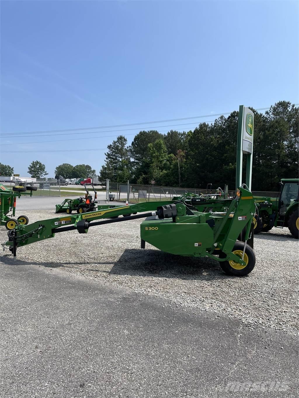 John Deere S300 Cositoare de iarba cu umidificator