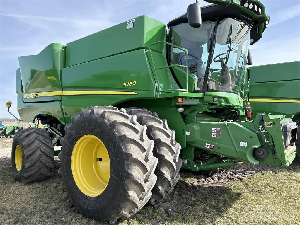 John Deere S780 Combine de secerat