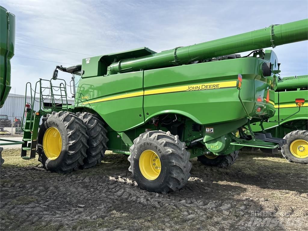 John Deere S780 Combine de secerat