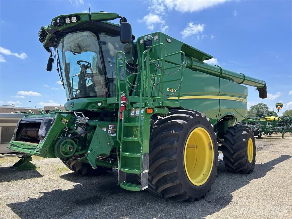 John Deere S790 Combine de secerat