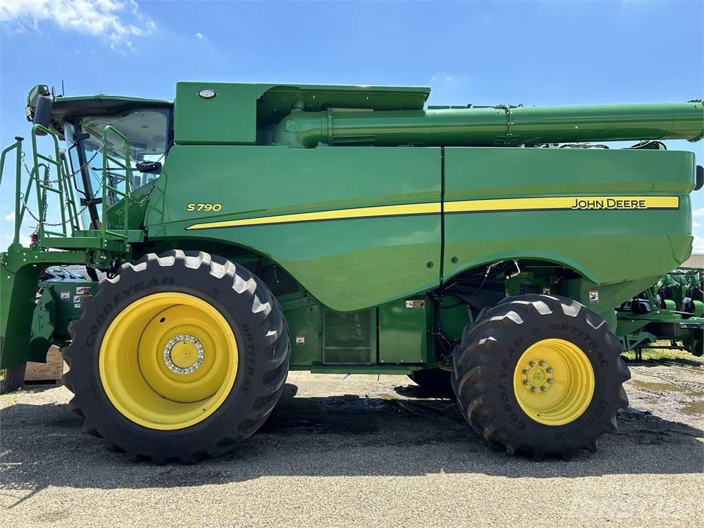 John Deere S790 Combine de secerat
