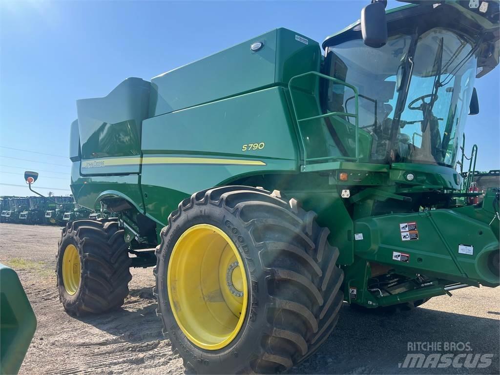 John Deere S790 Combine de secerat