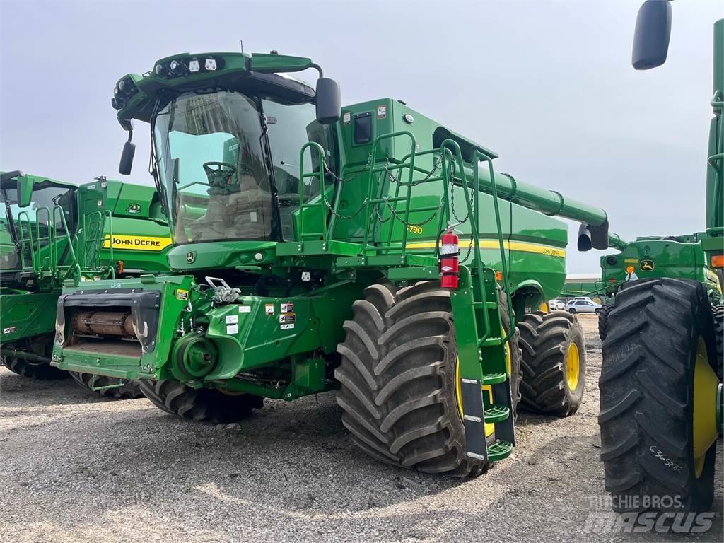 John Deere S790 Combine de secerat