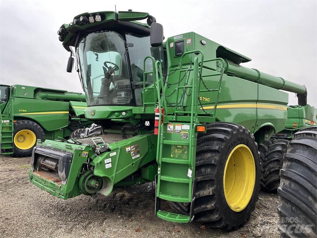 John Deere S790 Combine de secerat