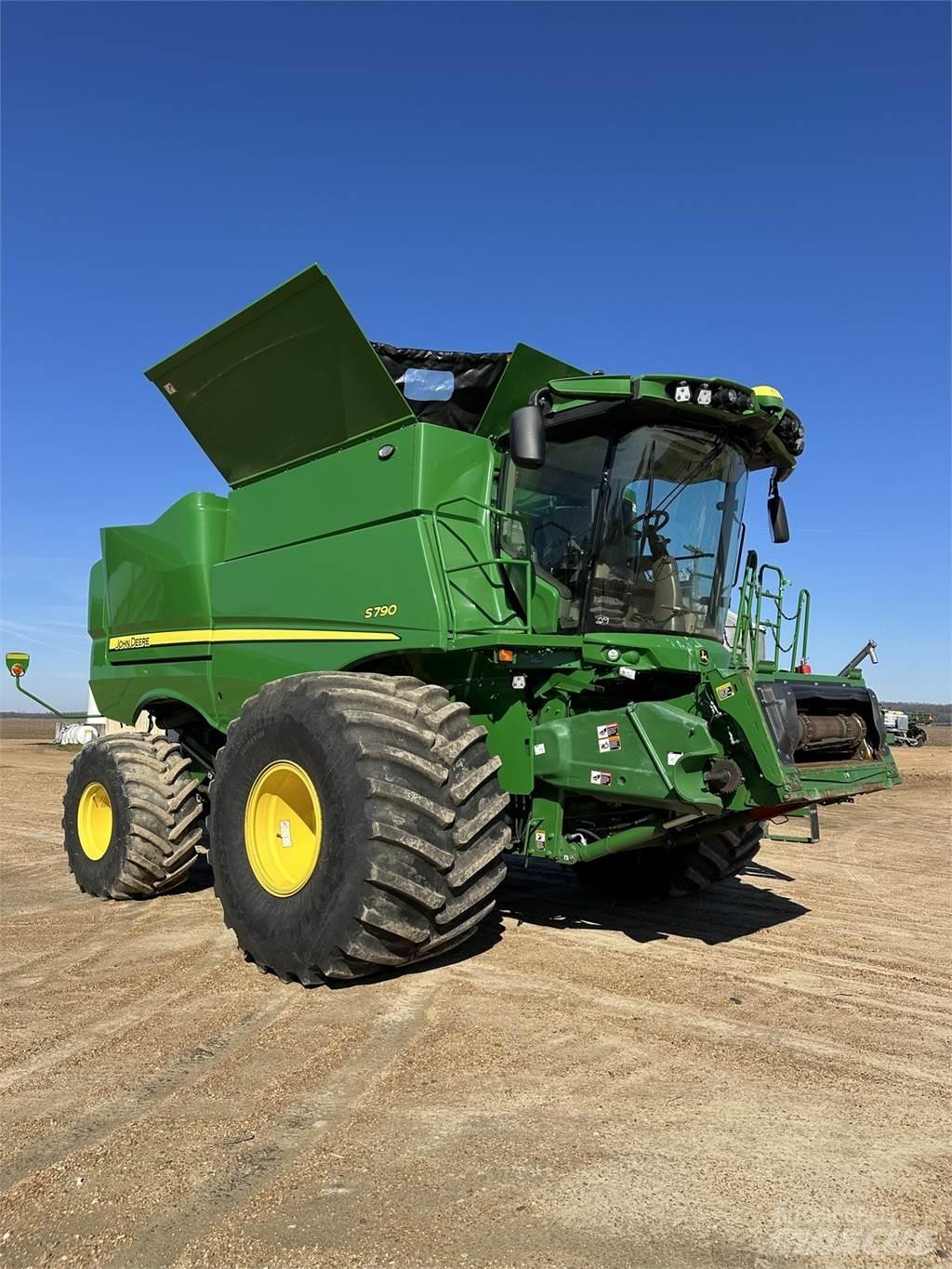 John Deere S790 Combine de secerat