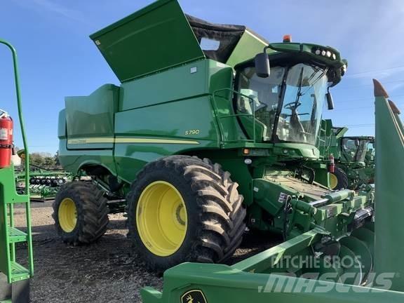 John Deere S790 Combine de secerat