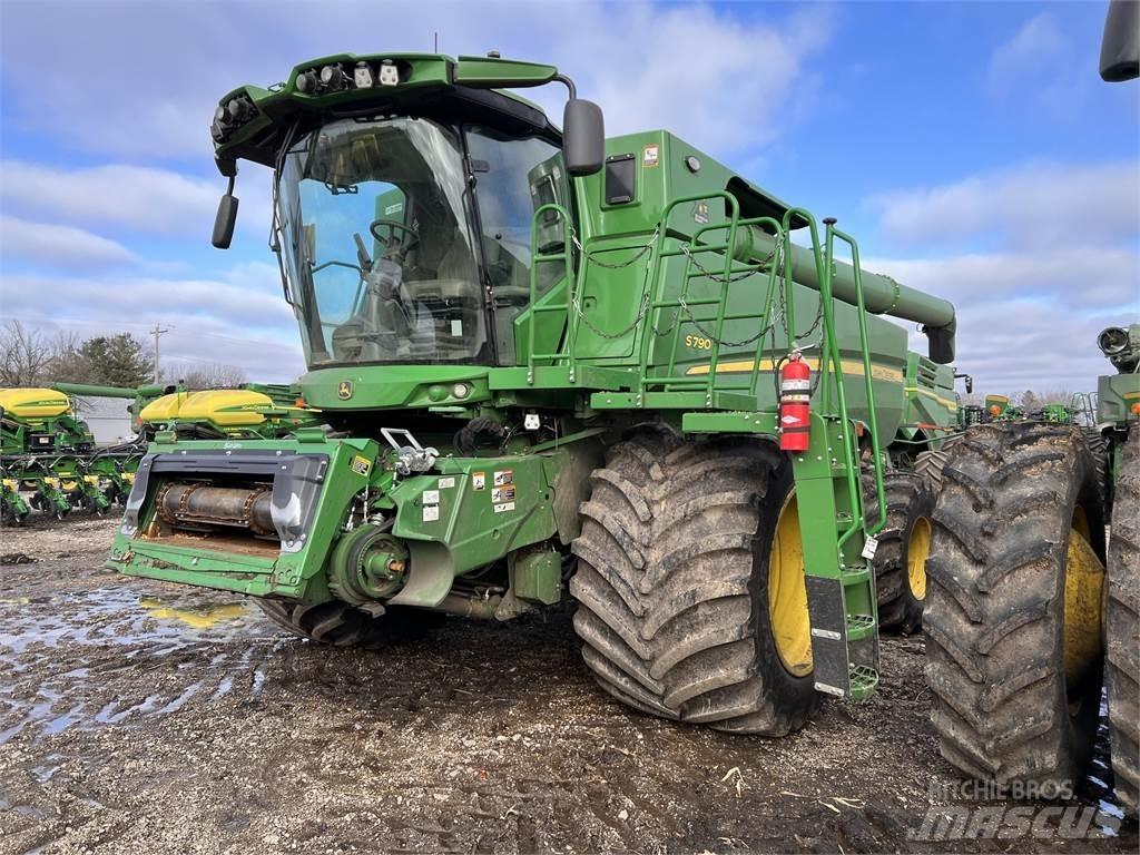 John Deere S790 Combine de secerat