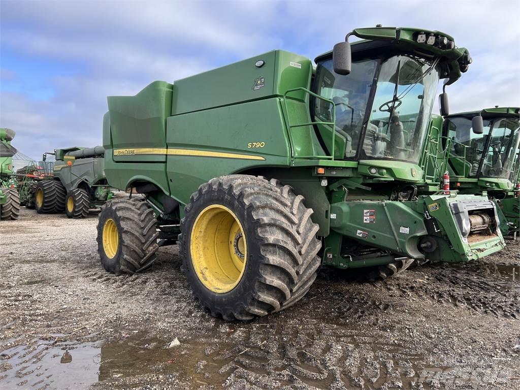 John Deere S790 Combine de secerat