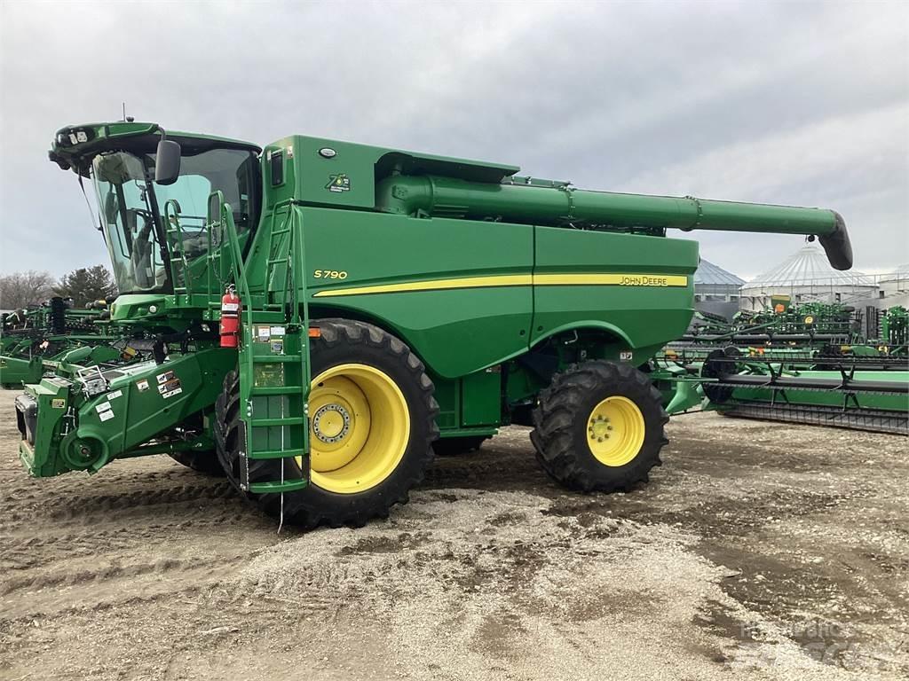 John Deere S790 Combine de secerat