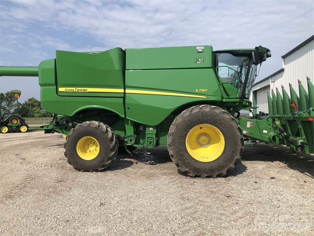 John Deere S790 Combine de secerat
