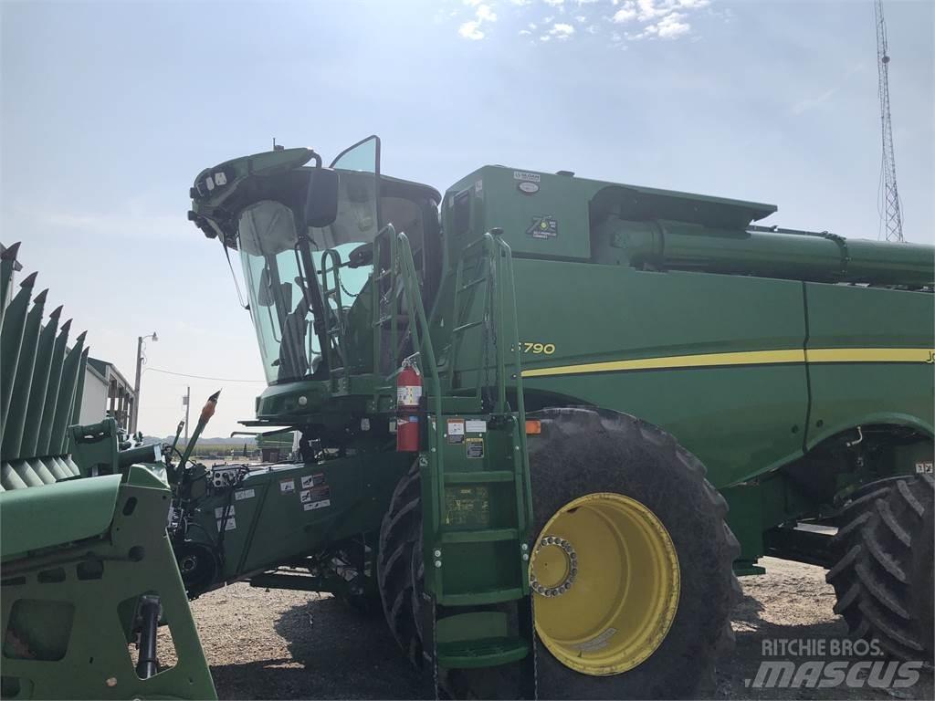 John Deere S790 Combine de secerat