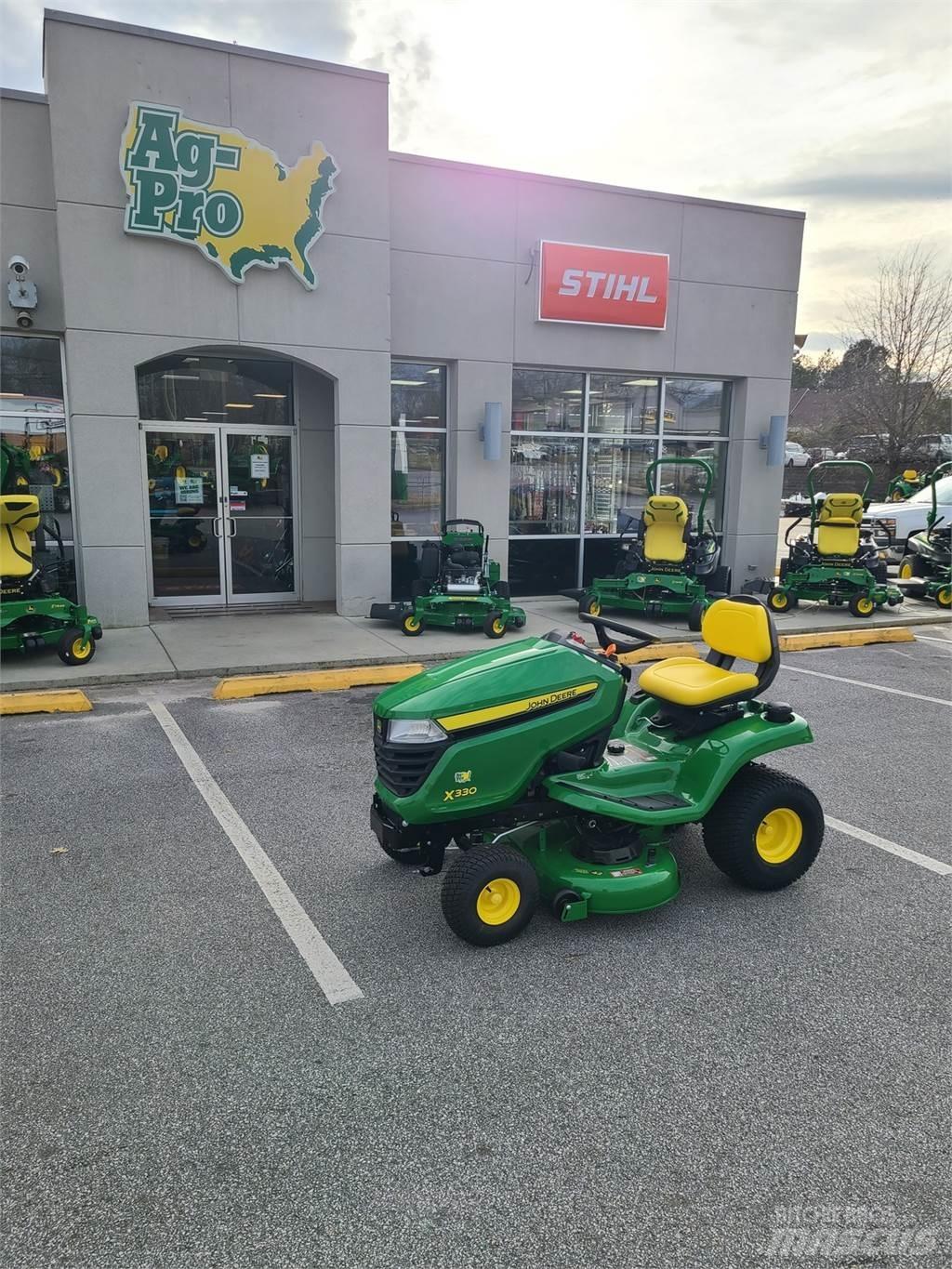 John Deere X330 Tractoare compacte