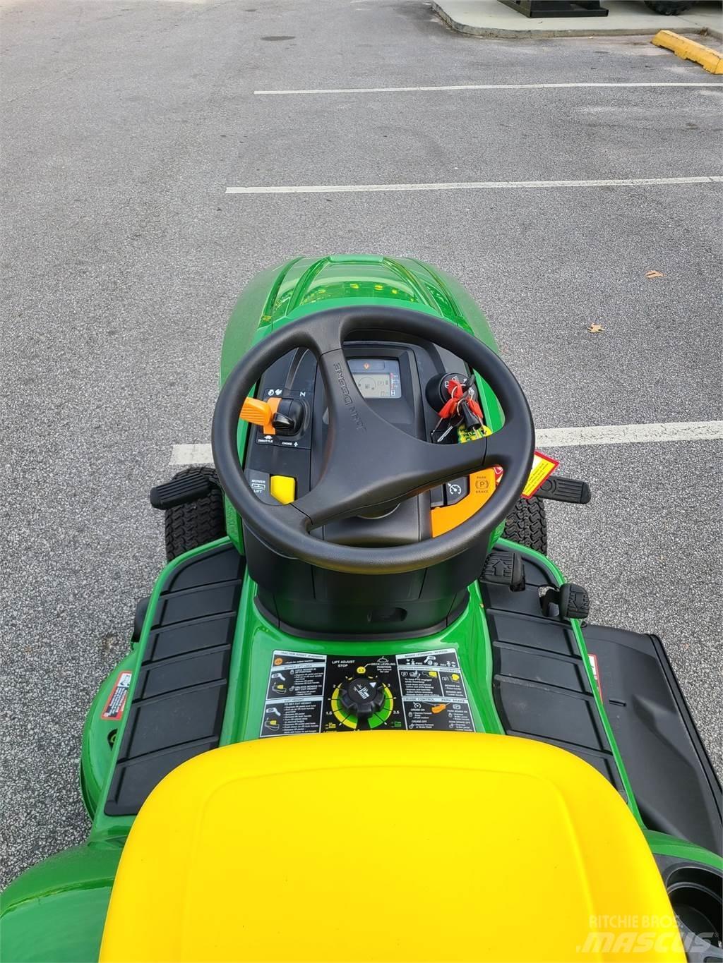 John Deere X330 Tractoare compacte