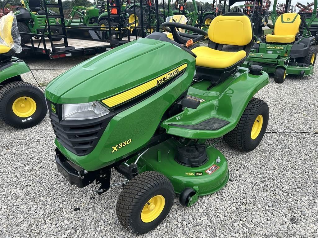 John Deere X330 Tractoare compacte