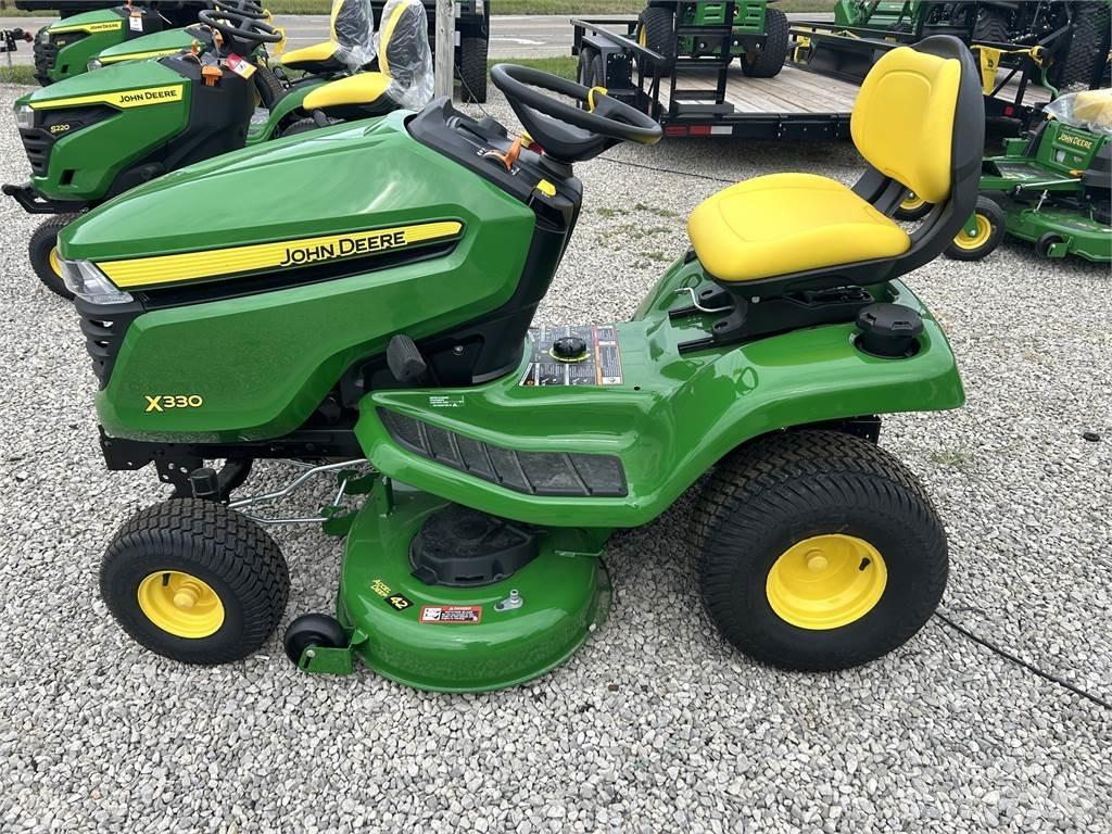 John Deere X330 Tractoare compacte