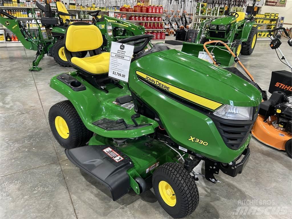 John Deere X330 Tractoare compacte