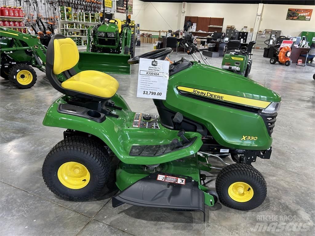 John Deere X330 Tractoare compacte