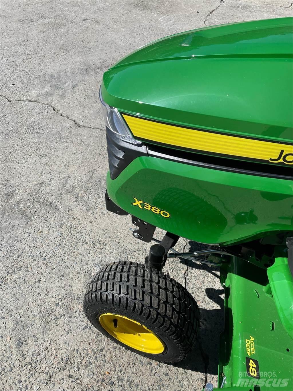 John Deere X380 Tractoare compacte