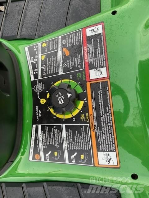 John Deere X380 Tractoare compacte