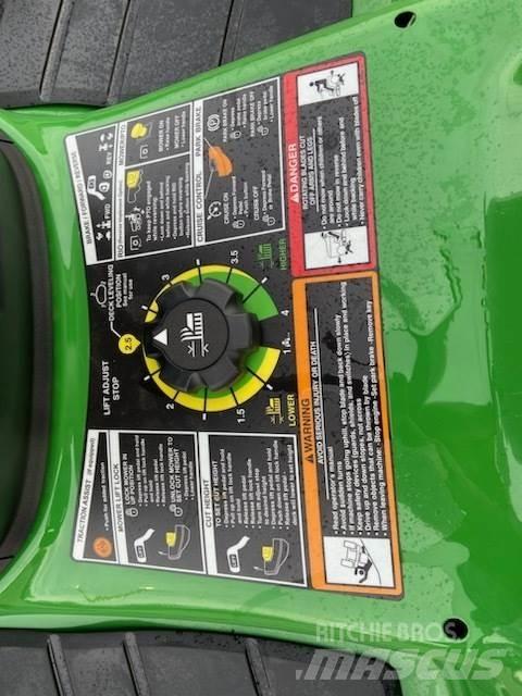 John Deere X380 Tractoare compacte