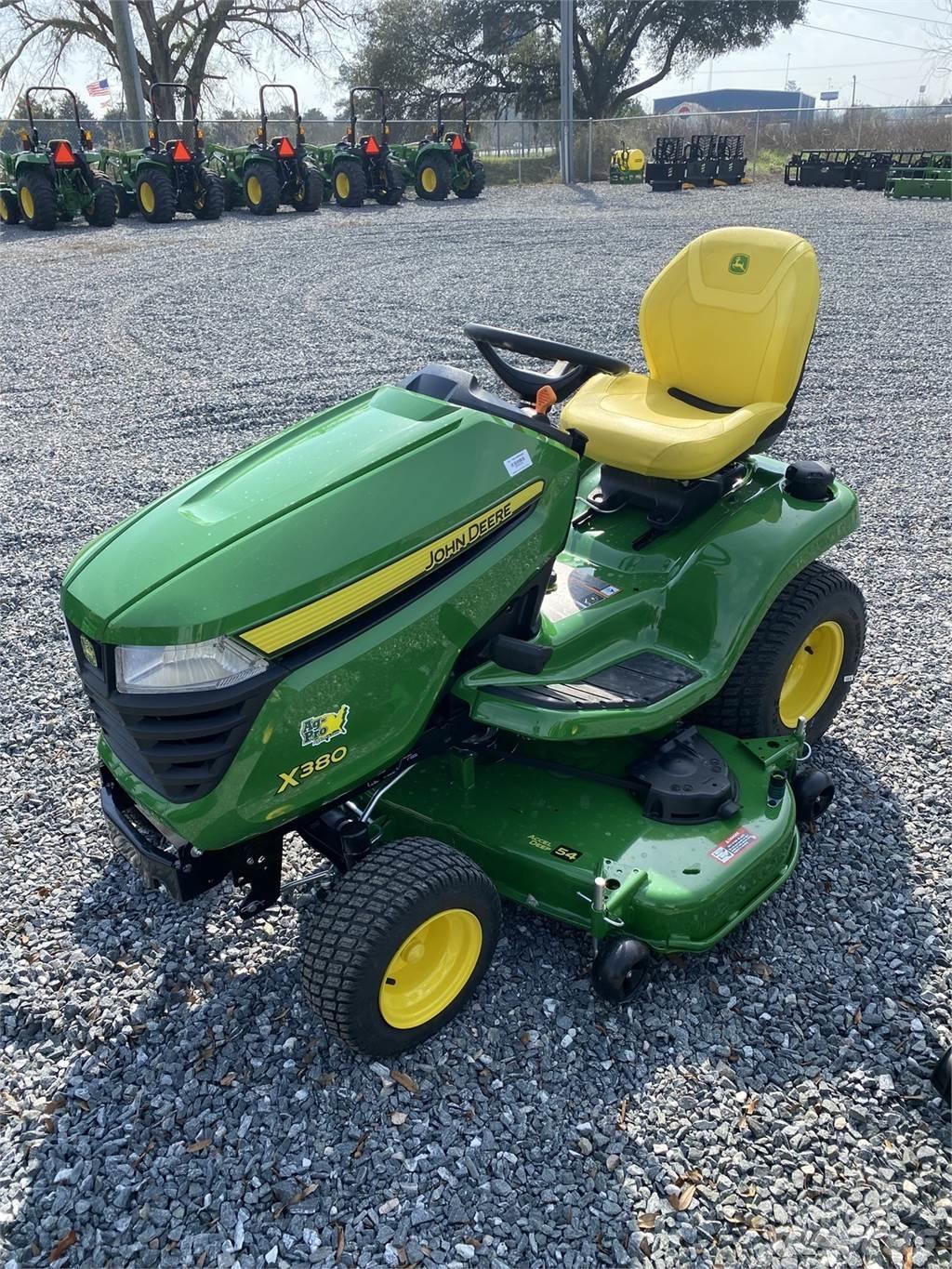 John Deere X380 Tractoare compacte