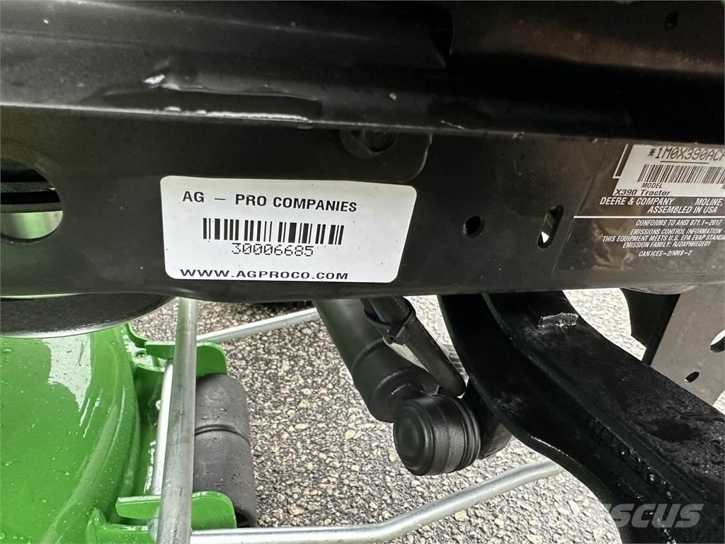 John Deere X390 Tractoare compacte