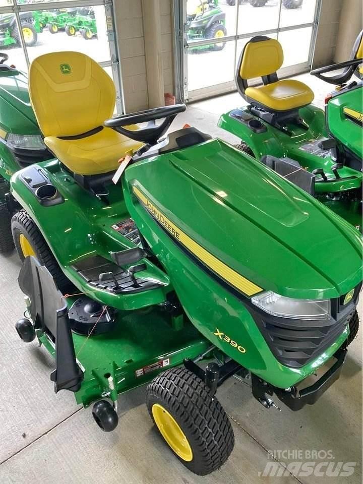 John Deere X390 Tractoare compacte