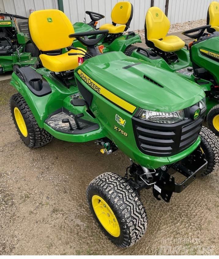 John Deere X758 Tractoare compacte