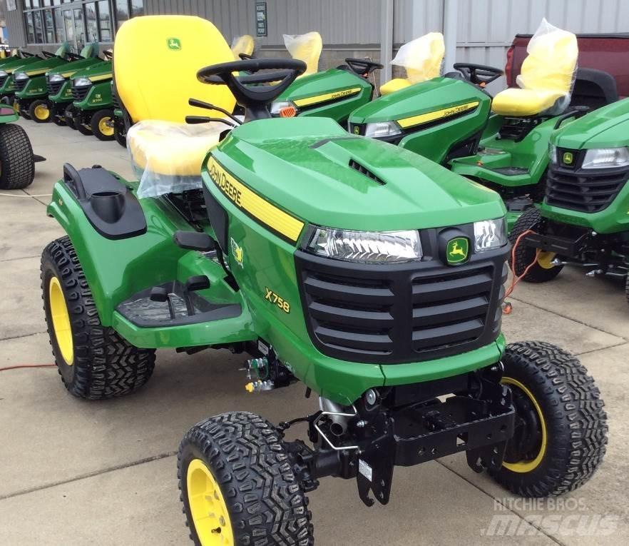 John Deere X758 Tractoare compacte