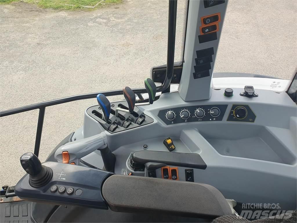 Valtra A104 Tractoare