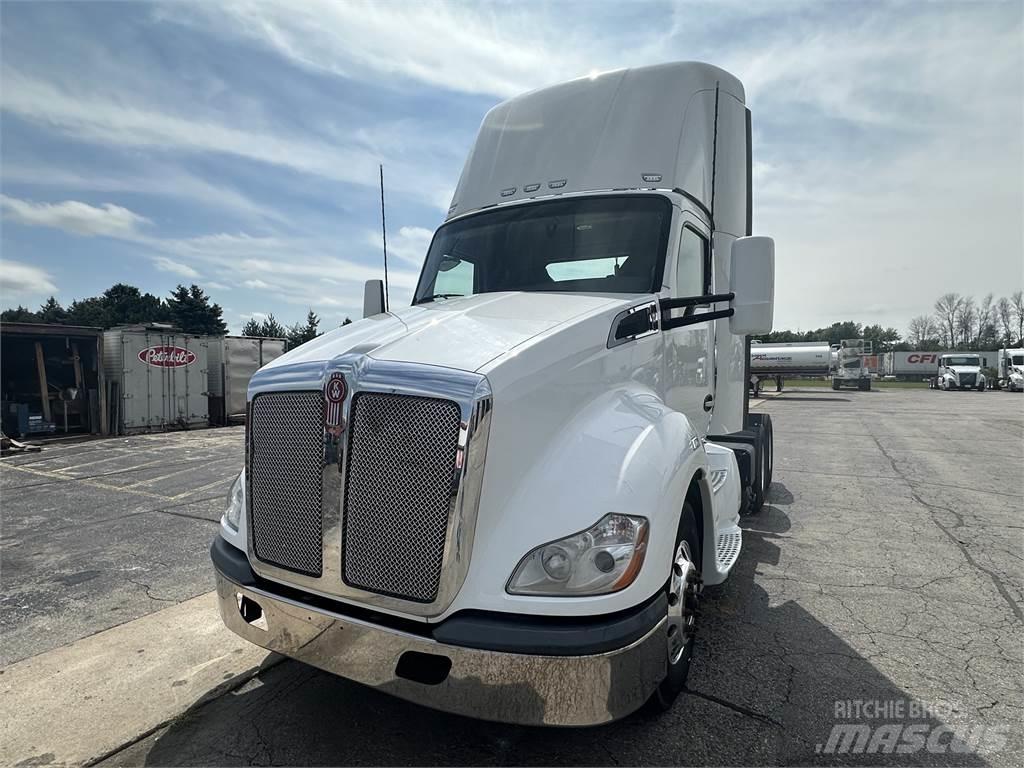 Kenworth T680 Autotractoare