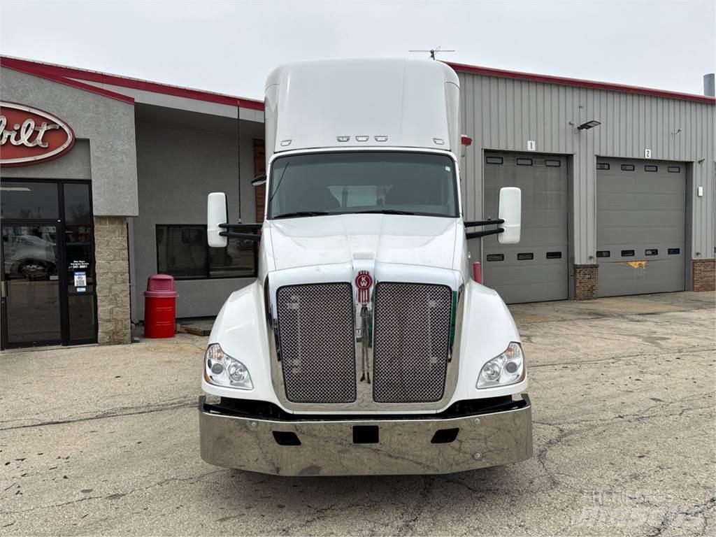 Kenworth T680 Autotractoare