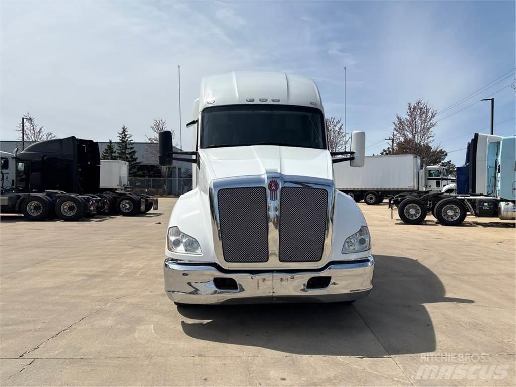 Kenworth T680 Autotractoare