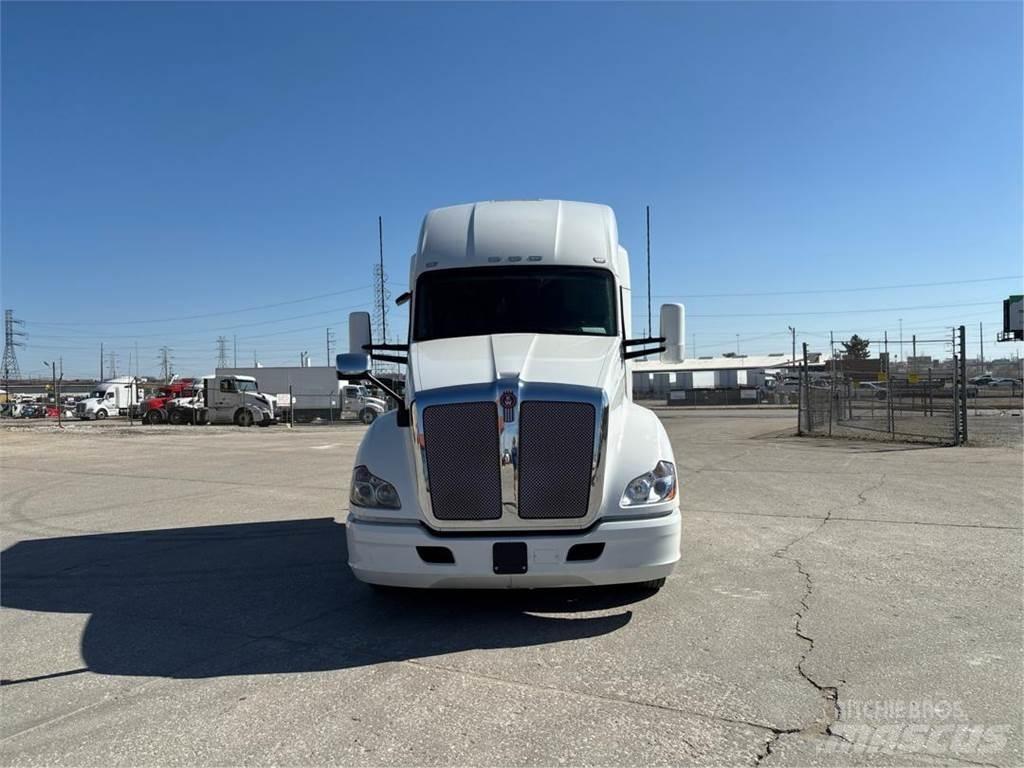 Kenworth T680 Autotractoare