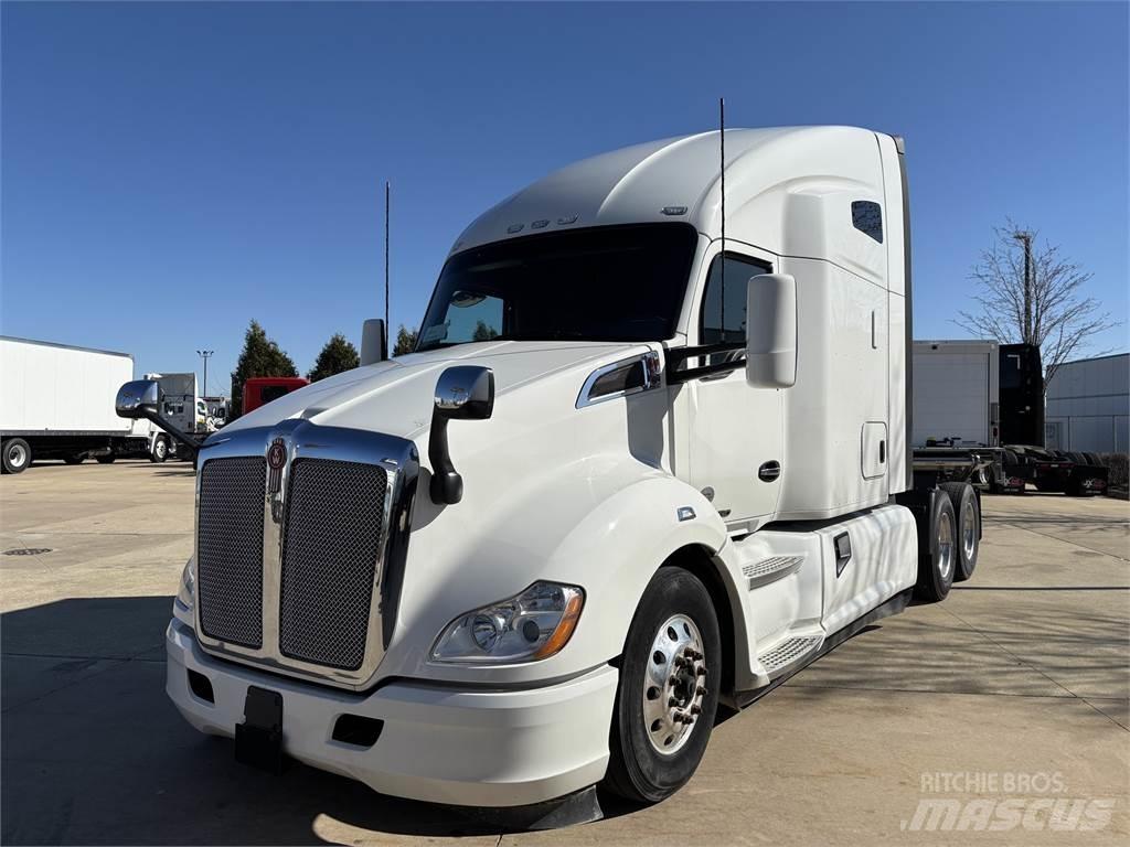 Kenworth T680 Autotractoare